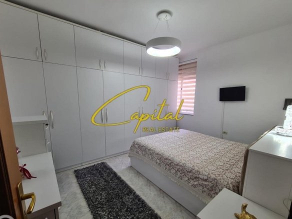 APARTAMENT ME QERA 1+1 RRUGA KONGRESI I MANASTIRIT 55.000 LEKE
