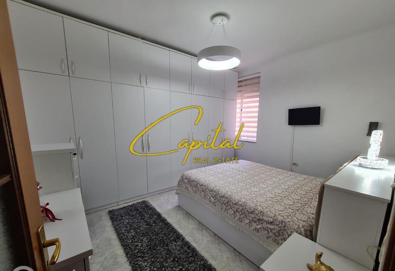 APARTAMENT ME QERA 1+1 RRUGA KONGRESI I MANASTIRIT 55.000 LEKE