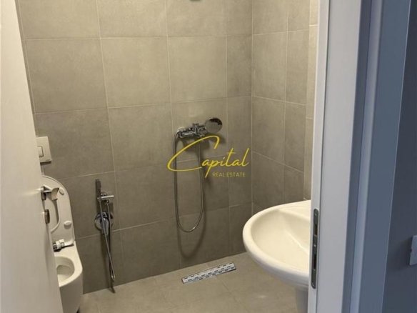 APARTAMENT ME QERA 2+1+2 21 DHJETORI 750 EURO
