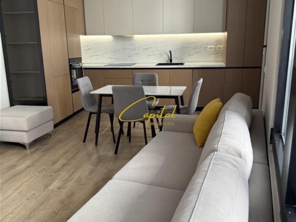 APARTAMENT ME QERA 2+1+2 21 DHJETORI 750 EURO