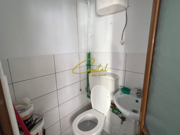 ZYRE ME QERA 25 M2 RRUGA FORTUZI 40.000 LEKE