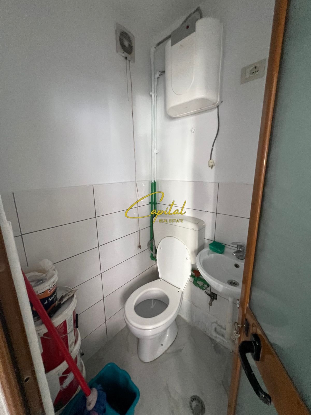 ZYRE ME QERA 25 M2 RRUGA FORTUZI 40.000 LEKE