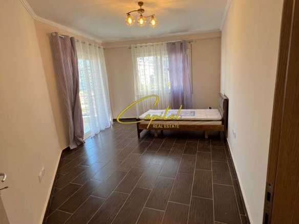 APARTAMENT ME QERA 2+1+2 YZBERISHT 450 EURO
