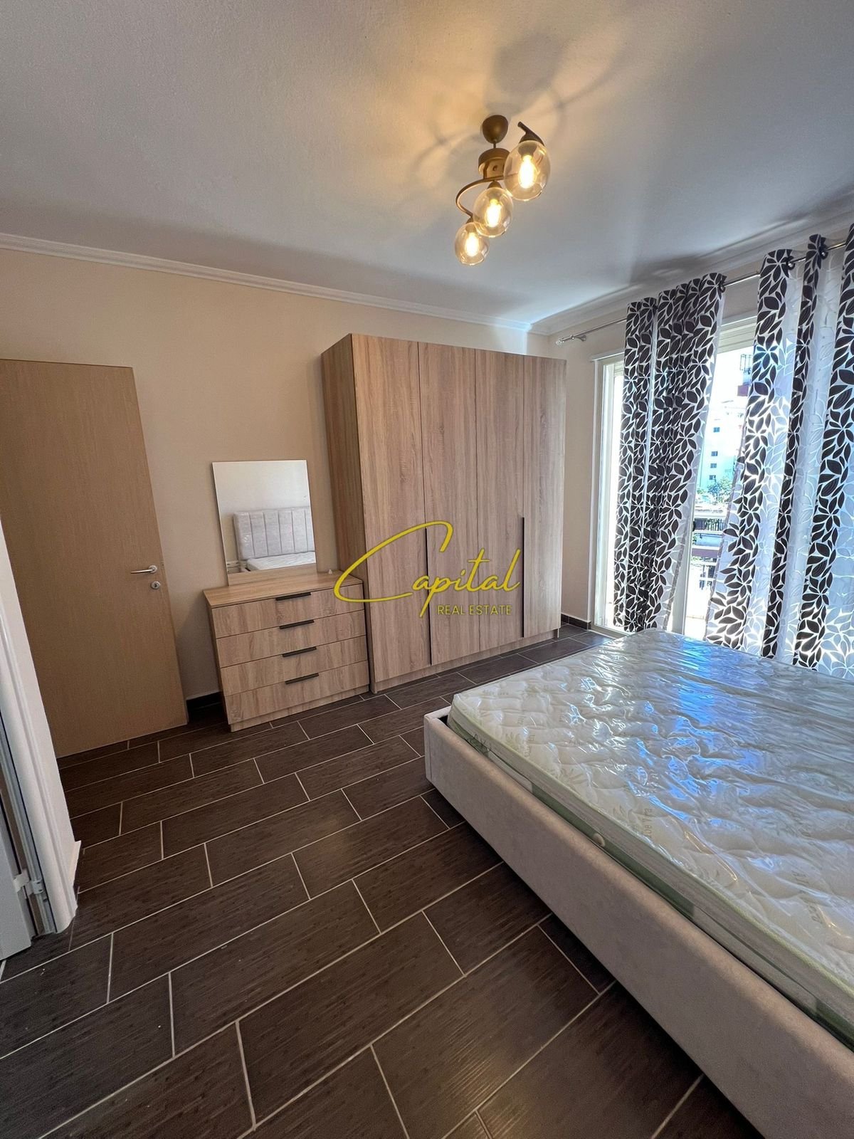 APARTAMENT ME QERA 2+1+2 YZBERISHT 450 EURO