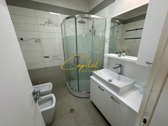 APARTAMENT ME QERA 3+1 PAZARI I RI 750 EURO