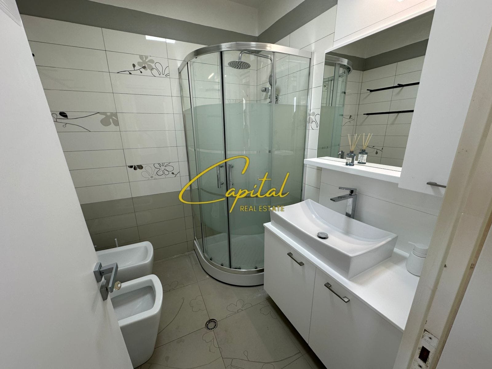 APARTAMENT ME QERA 3+1 PAZARI I RI 750 EURO