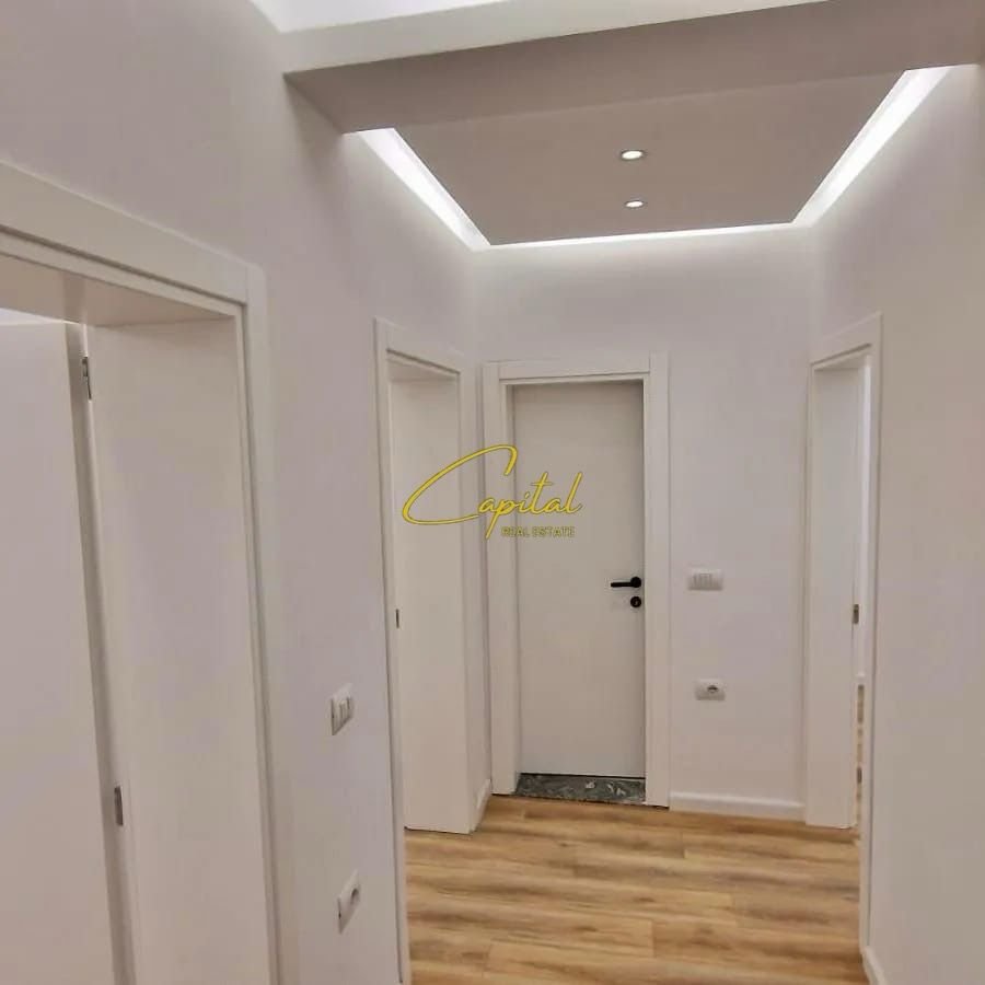ZYRE ME QERA 120 M2 RRUGA MINE PEZA 900 EURO