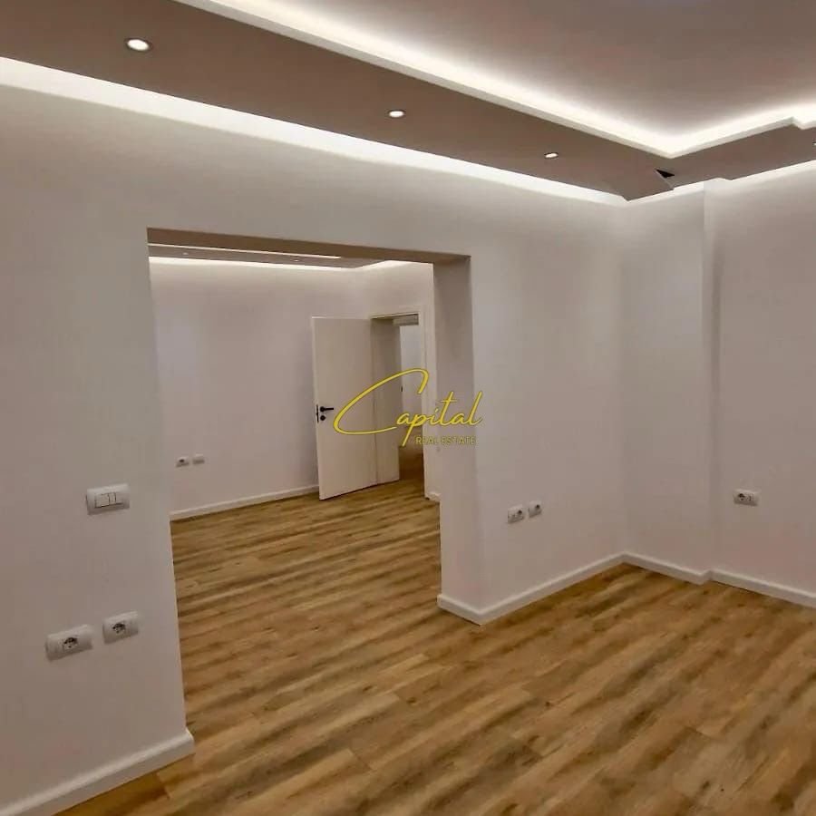 ZYRE ME QERA 120 M2 RRUGA MINE PEZA 900 EURO