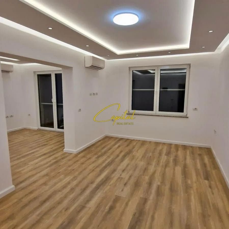ZYRE ME QERA 120 M2 RRUGA MINE PEZA 900 EURO