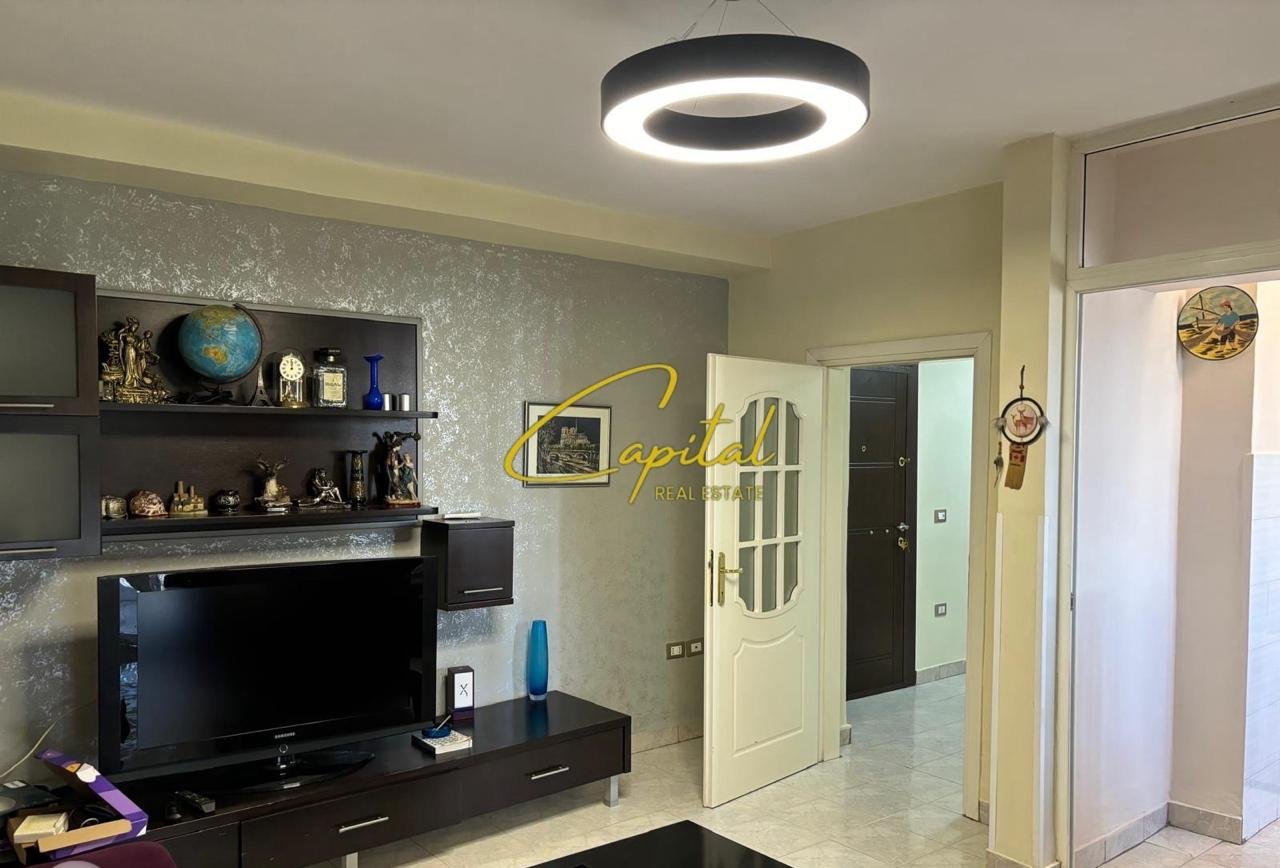 WhatsApp Image 2025-09-24 at 3.56.27 PM (8) APARTAMENT ME QERA 1+1 QENDER 62.000 LEKE