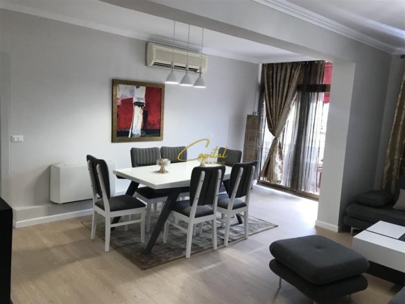 APARTAMENT ME QERA 3+1+2 MINE PEZA 1.100 EURO