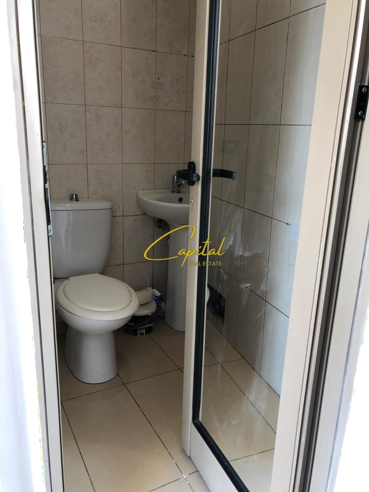 AMBIENT BIZNESI ME QERA 65 M2 QENDER 100.000 LEKE