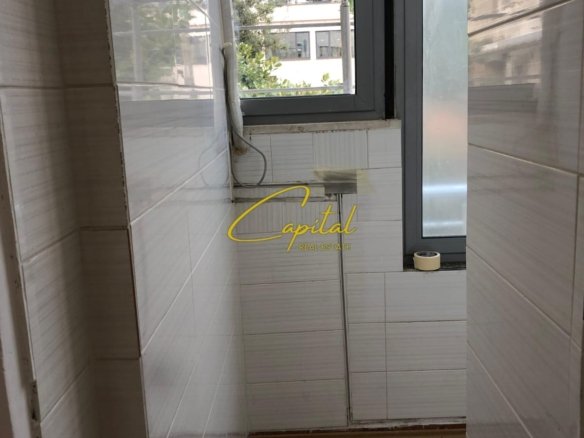 AMBIENT BIZNESI ME QERA 65 M2 QENDER 100.000 LEKE