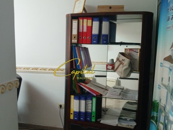 AMBIENT BIZNESI ME QERA 40 M2 21 DHJETORI 450 EURO
