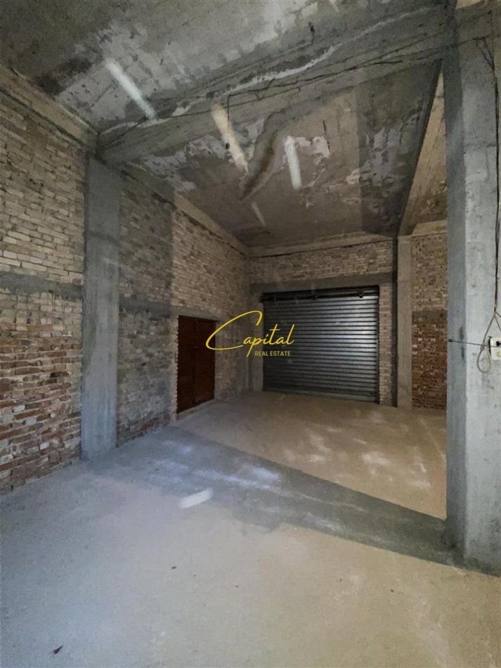 MAGAZINE ME QERA 131 M2 KOMBINAT 750 EURO