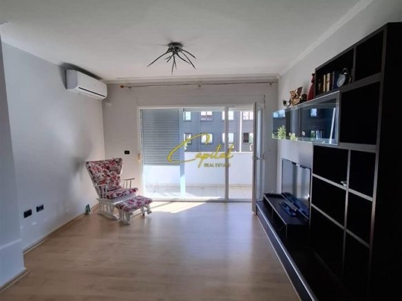 APARTAMENT ME QERA 1+1 ISH BLLOKU 900 EURO