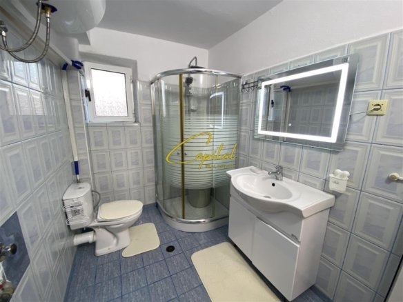 APARTAMENT ME QERA 2+1 ISH RESTORANT DURRESIT 600 EURO