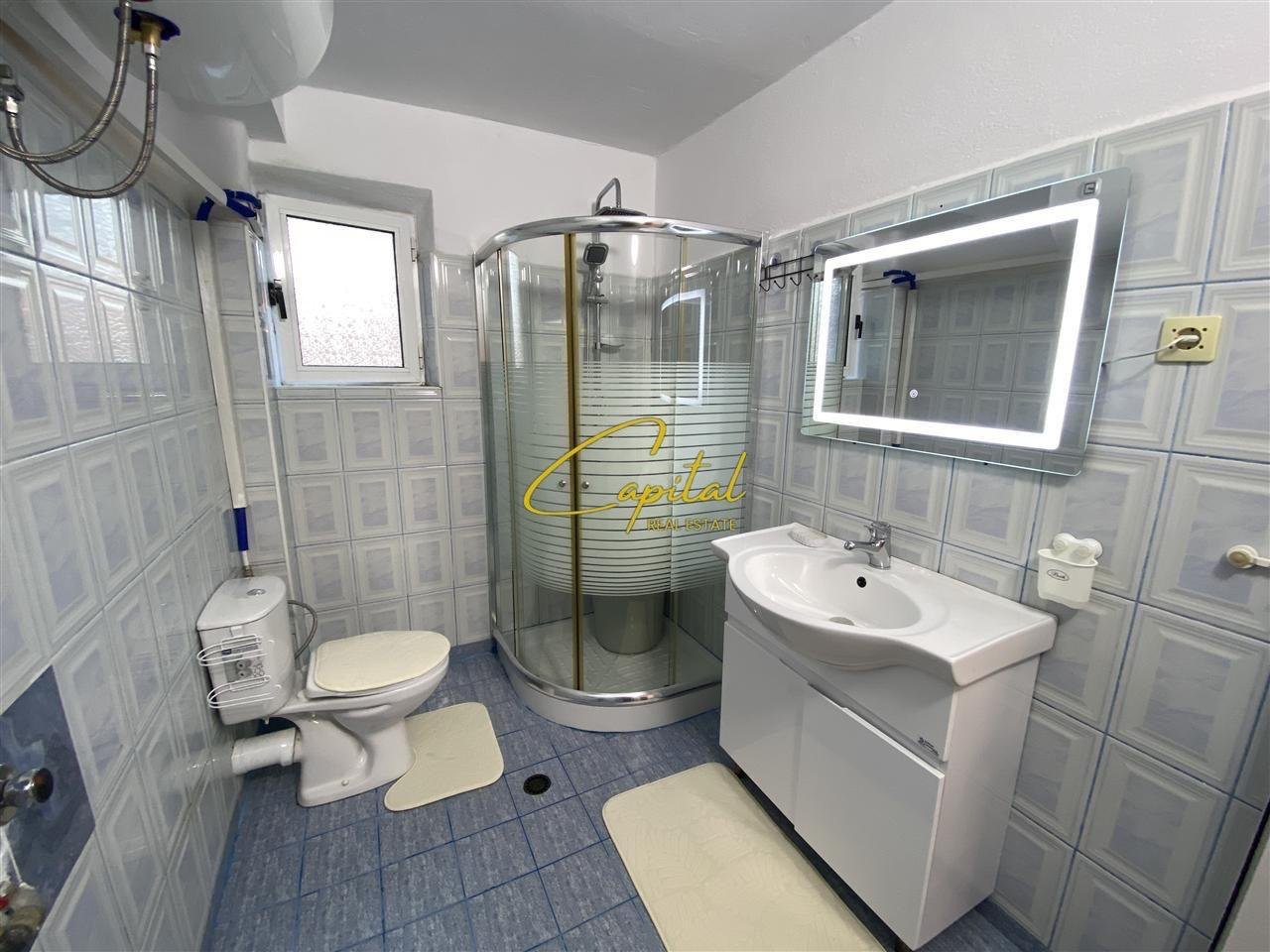 APARTAMENT ME QERA 2+1 ISH RESTORANT DURRESIT 600 EURO