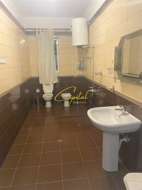 WhatsApp Image 2025-09-29 at 11.49.46 AM (2) APARTAMENT ME QERA 2+1 BERZHITE 40.000 LEKE