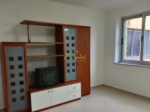 ZYRE ME QERA 90 M2 PAZARI I RI 60.000 LEKE