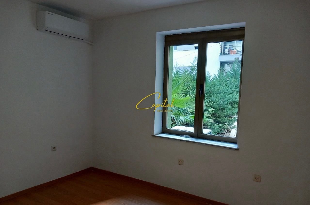 ZYRE ME QERA 90 M2 PAZARI I RI 60.000 LEKE