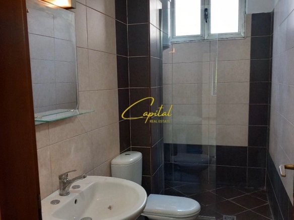 APARTAMENT ME QERA 3+1 PAZARI I RI 60.000 LEKE
