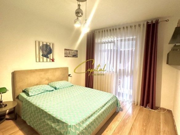 APARTAMENT ME QERA 1+1 ZOGU I ZI 500 EURO