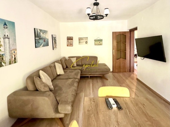 APARTAMENT ME QERA 1+1 ZOGU I ZI 500 EURO