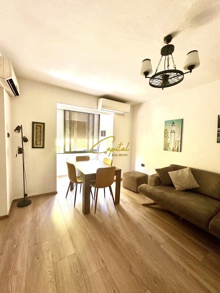 APARTAMENT ME QERA 1+1 ZOGU I ZI 500 EURO