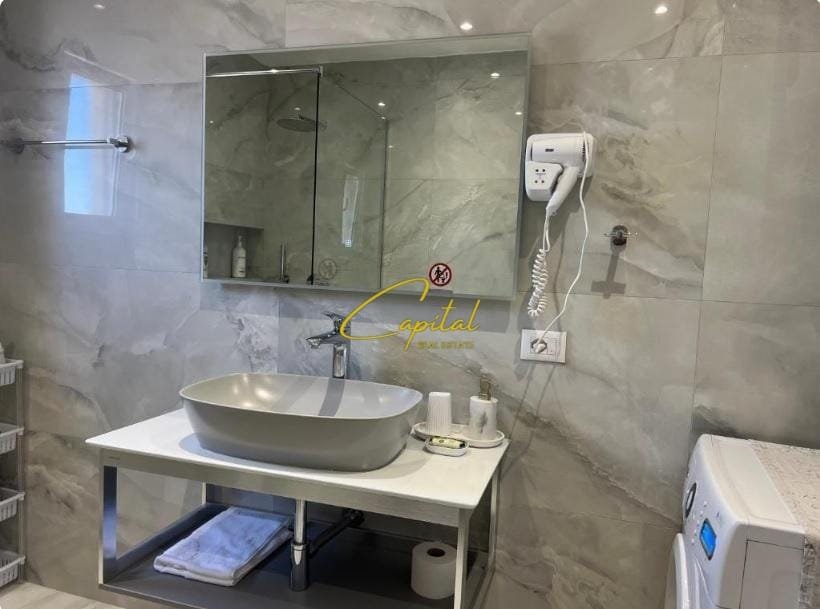 APARTAMENT ME QERA 1+1 QENDER 970 EURO