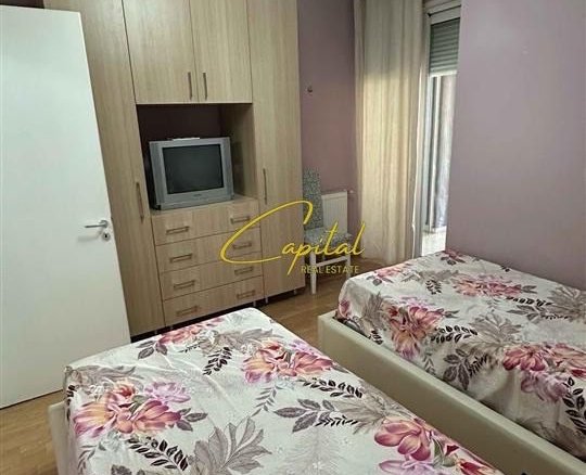 APARTAMENT ME QERA 2+1+2 FRESKU 450 EURO