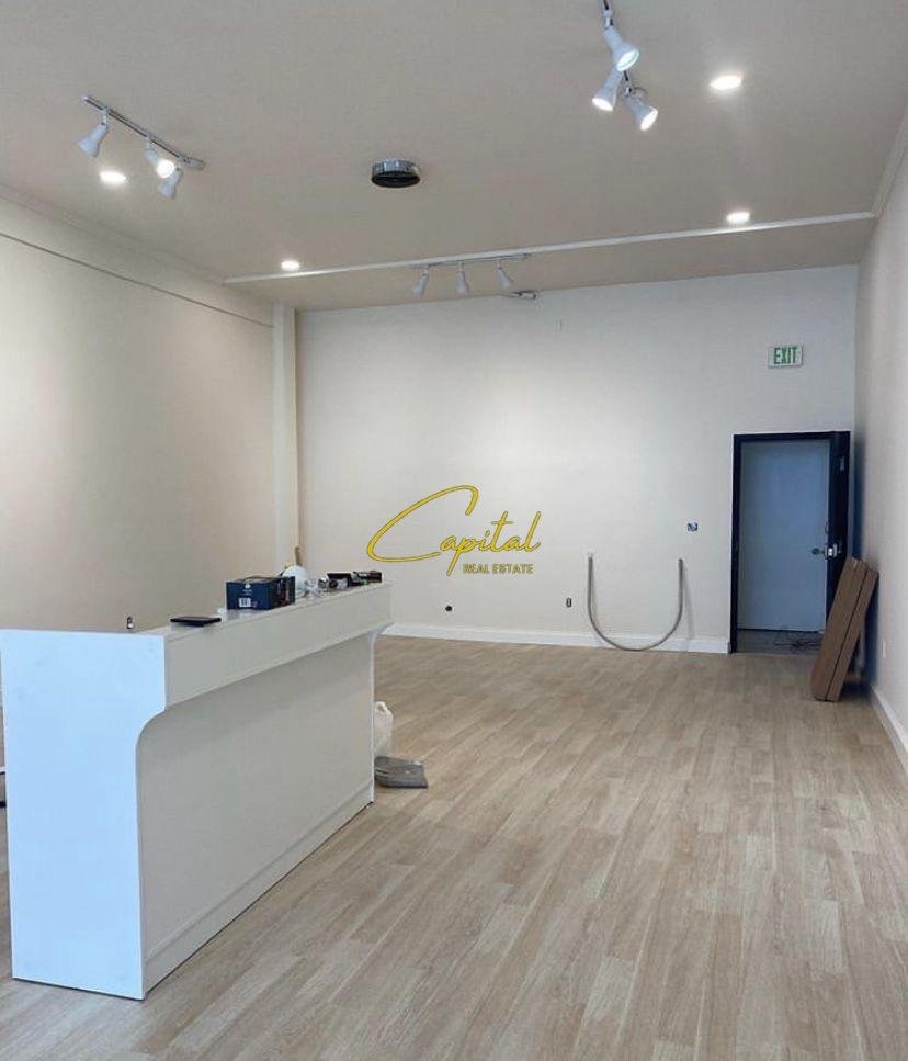 AMBIENT BIZNESI ME QERA 70 M2 MYSLYM SHYRI 700 EURO