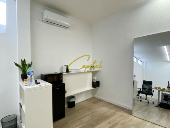 AMBIENT BIZNESI ME QERA 70 M2 MYSLYM SHYRI 700 EURO