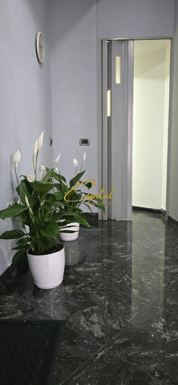 APARTAMENT STUDIO ME QERA 30 M2 RRUGA E DIBRES 50.000 LEKE