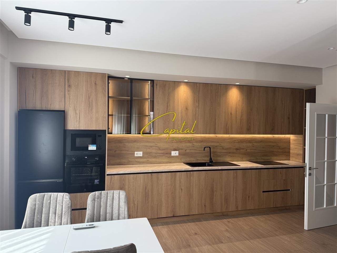 APARTAMENT ME QERA 2+1 ISH FUSHA AVIACIONIT 800 EURO