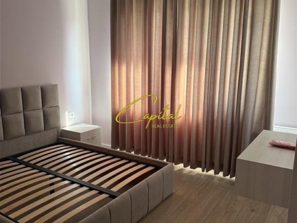 APARTAMENT ME QERA 2+1 ISH FUSHA AVIACIONIT 800 EURO