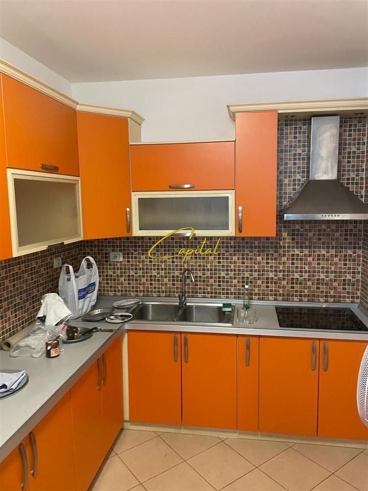 APARTAMENT ME QERA 2+1+2 PAZARI I RI 60.000 LEKE
