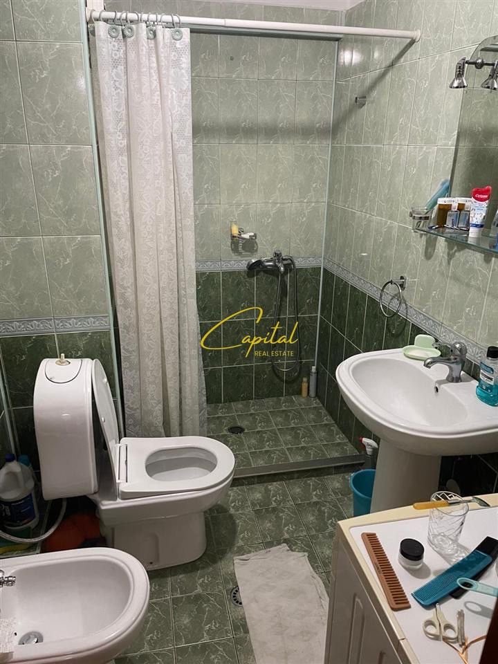 APARTAMENT ME QERA 2+1+2 PAZARI I RI 60.000 LEKE
