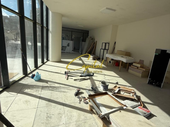 AMBIENT BIZNESI ME QETA 120 M2 RRUGA MINE PEZA 2.700 EURO
