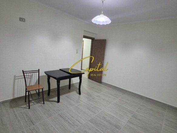APARTAMENT ME QERA 1+1 ISH TREGU ELEKTIRK 40.000 LEKE