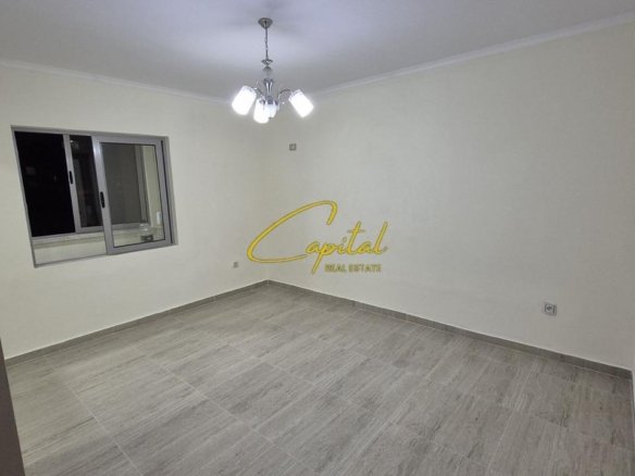 APARTAMENT ME QERA 1+1 ISH TREGU ELEKTIRK 40.000 LEKE
