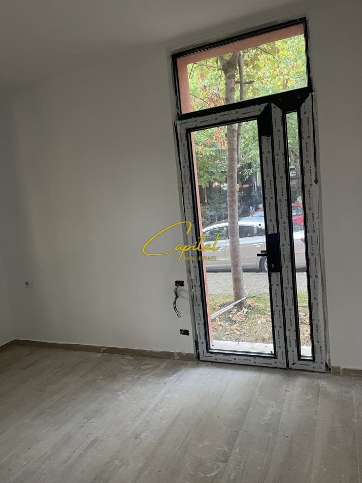 ZYRE ME QERA 50 M2 STADIUMI DINAMO 700 EURO