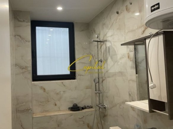 ZYRE ME QERA 50 M2 STADIUMI DINAMO 700 EURO