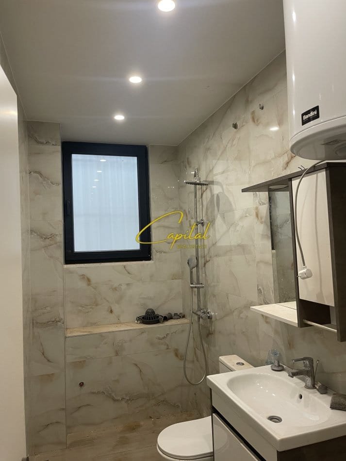 ZYRE ME QERA 50 M2 STADIUMI DINAMO 700 EURO