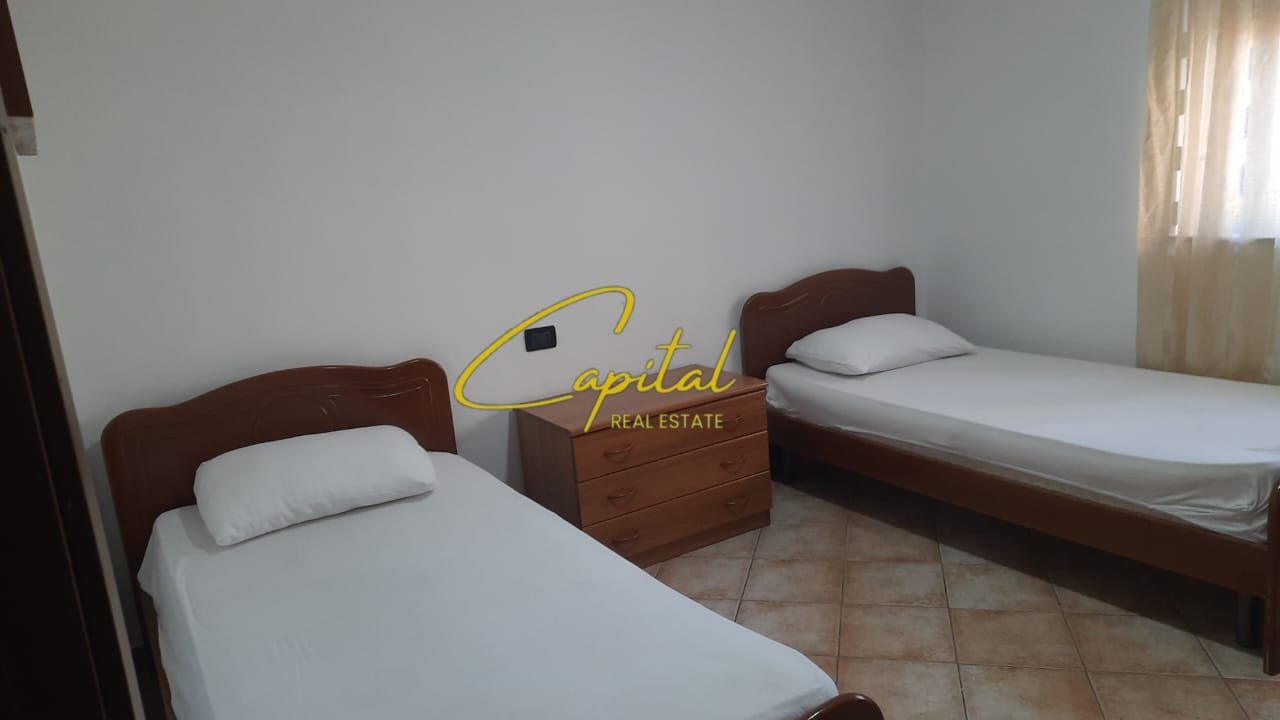APARTAMENT ME QERA 2+1 RRUGA E BARRIKADAVE 55.000 LEKE