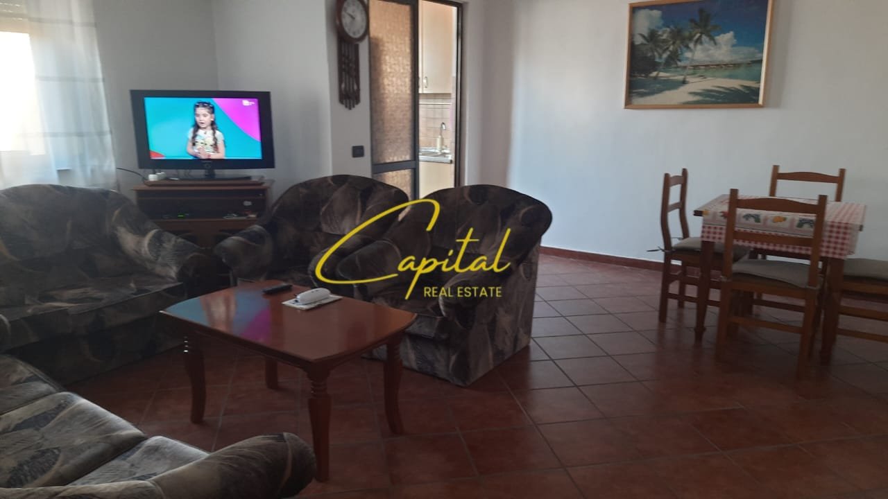 APARTAMENT ME QERA 2+1 RRUGA E BARRIKADAVE 55.000 LEKE