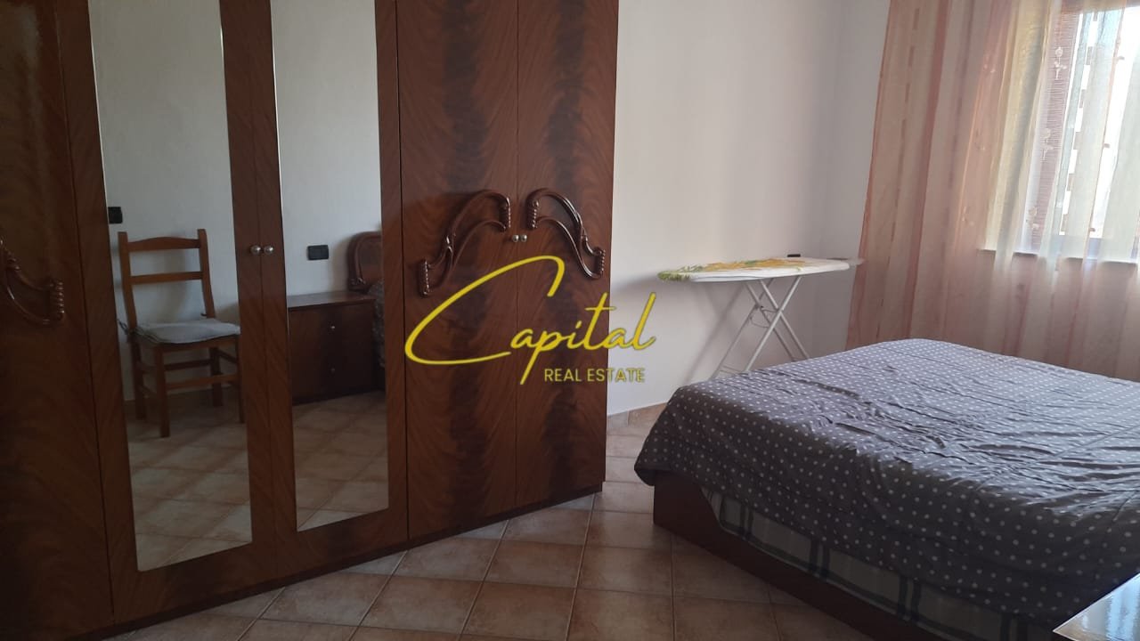 APARTAMENT ME QERA 2+1 RRUGA E BARRIKADAVE 55.000 LEKE