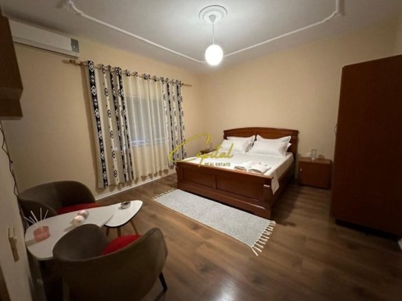 APARTAMENT ME QERA 3+1+3 ISH FUSHA AVIACIONIT 750 EURO
