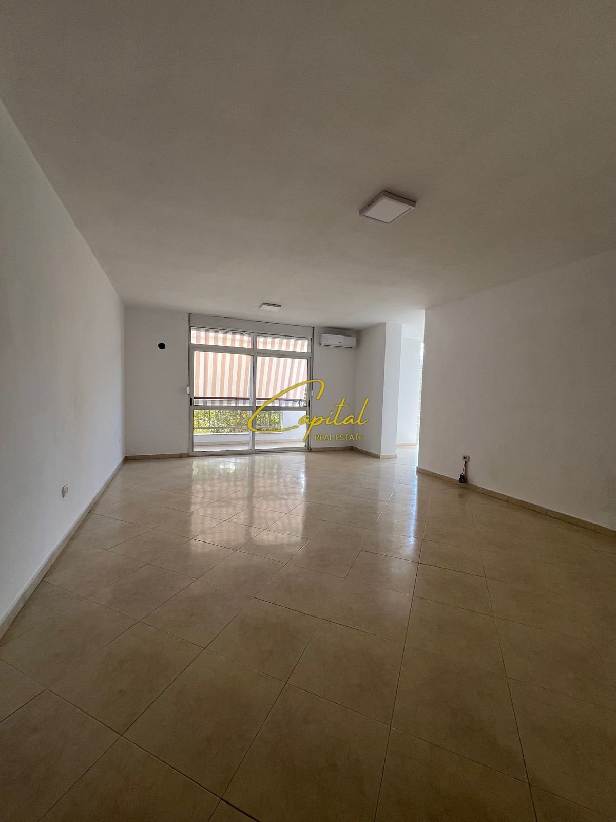 ZYRE ME QERA 140 M2 ISH EKSPOZITA 1000 EURO