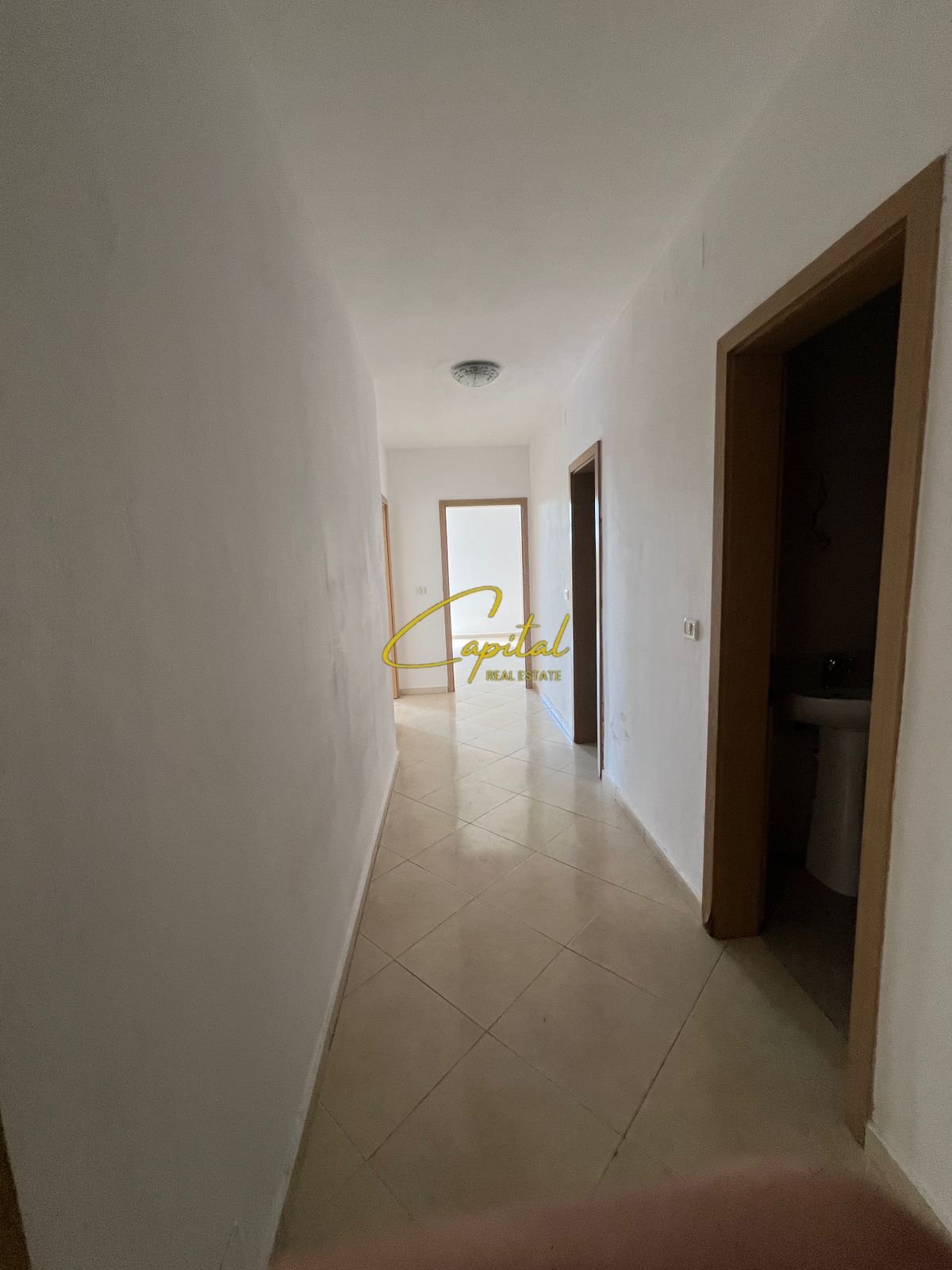 ZYRE ME QERA 140 M2 ISH EKSPOZITA 1000 EURO